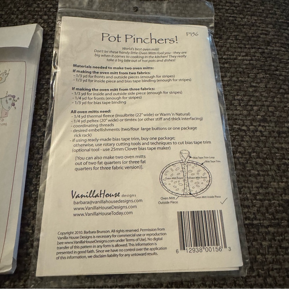 Sewing Pattern Set –‎ Ruling the Roost & Pot Pinchers (Uncut) - Picture 5 of 7